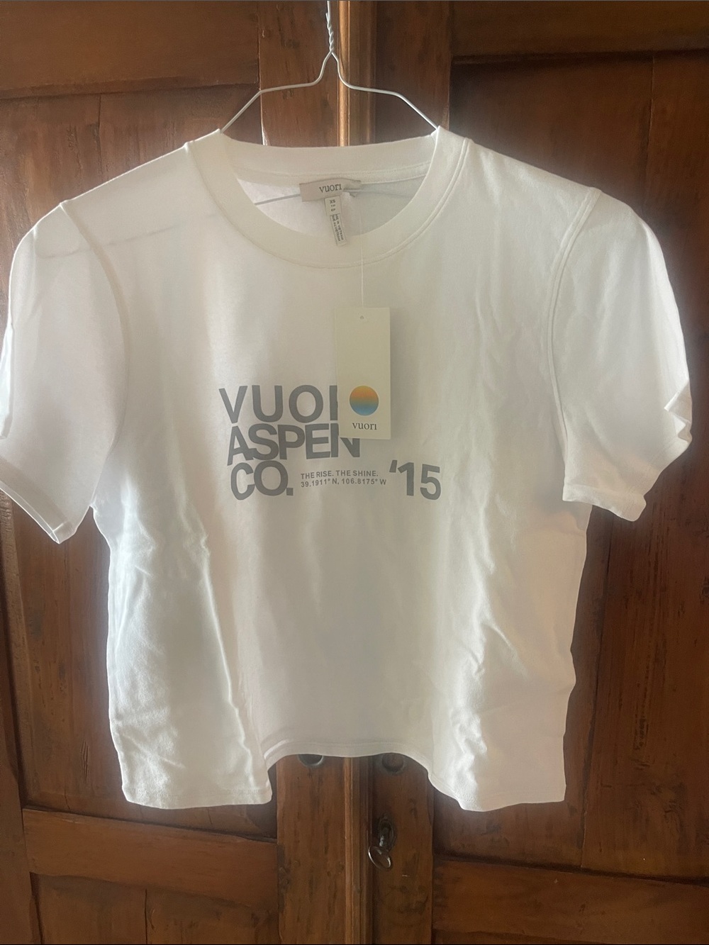 Vuori White Crop Aspen graphic Tee with grey writing